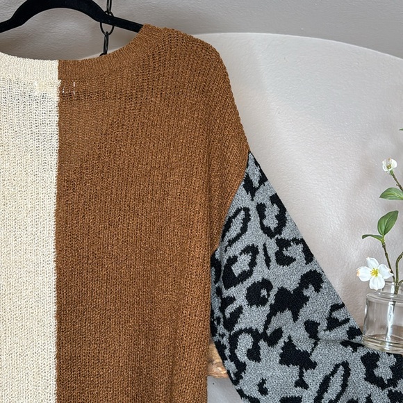 Charcoal Animal Print V-Neck Colorblock Knit Sweater, wore once, size L - Picture 10 of 15